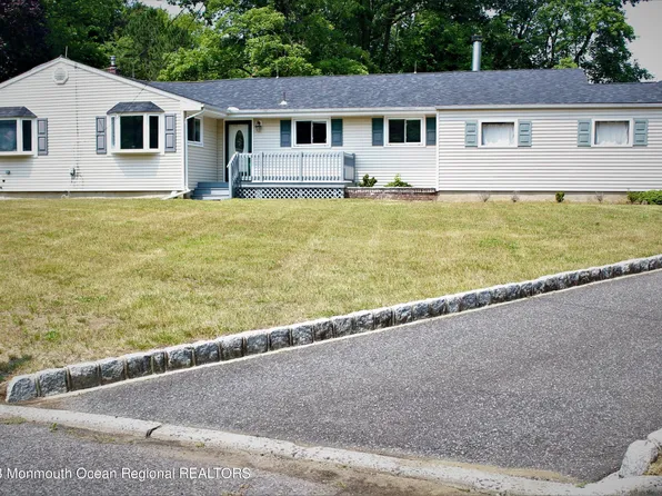 86 Edgebrook Ct, Tinton Falls, NJ 07724