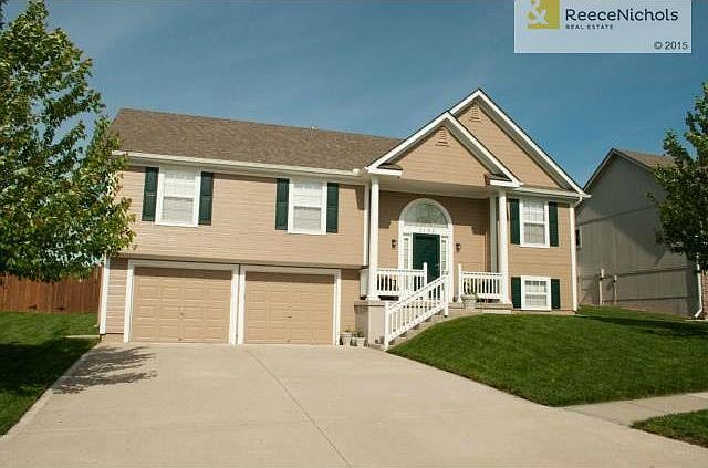 1st image of 2102 NW Sycamore Ln