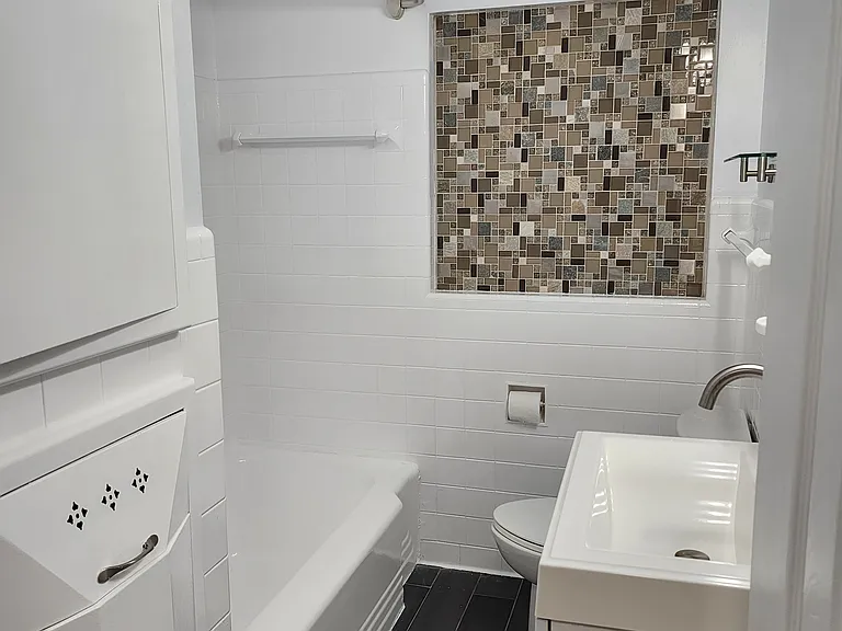 8 Poinsettia Dr — Photo 2