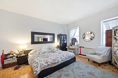 Rented by R New York