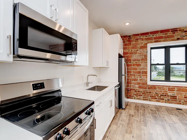 105 Parsons Ave #1 — Photo 7