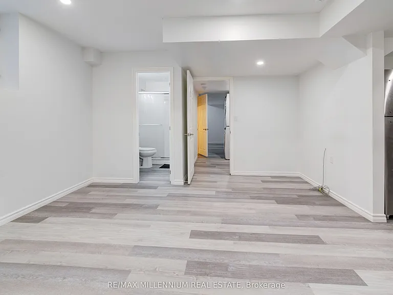 481 Bessborough Dr — Photo 17