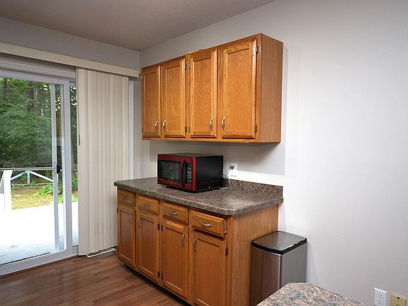 4th image of 18 Fairwood Dr