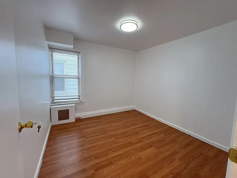 5429 153rd St #2 — Photo 3
