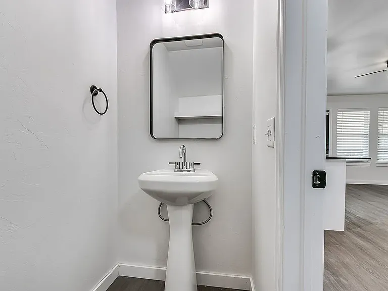 325 Mooring Dr — Photo 6