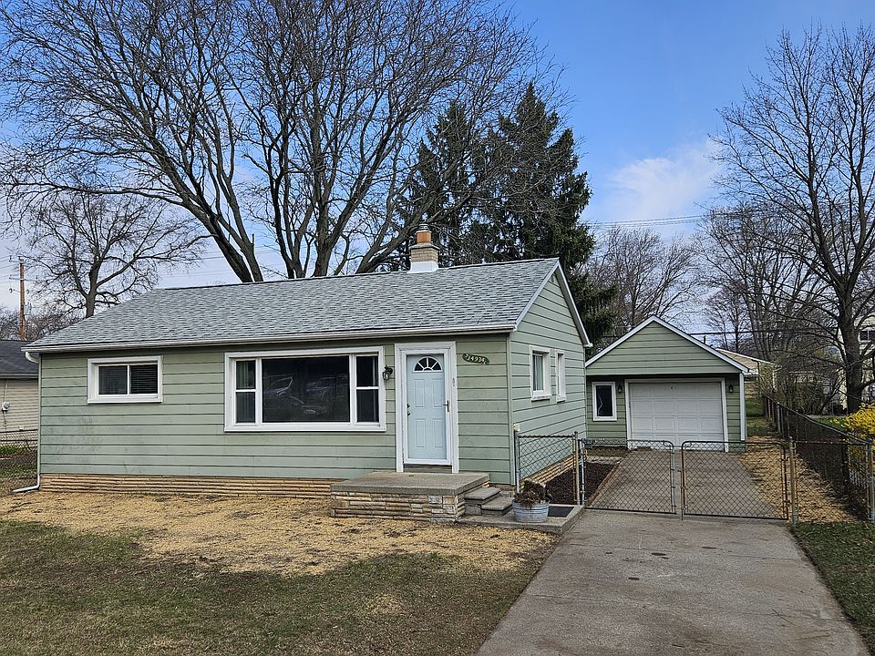 1st image of 34934 Donnelly St
