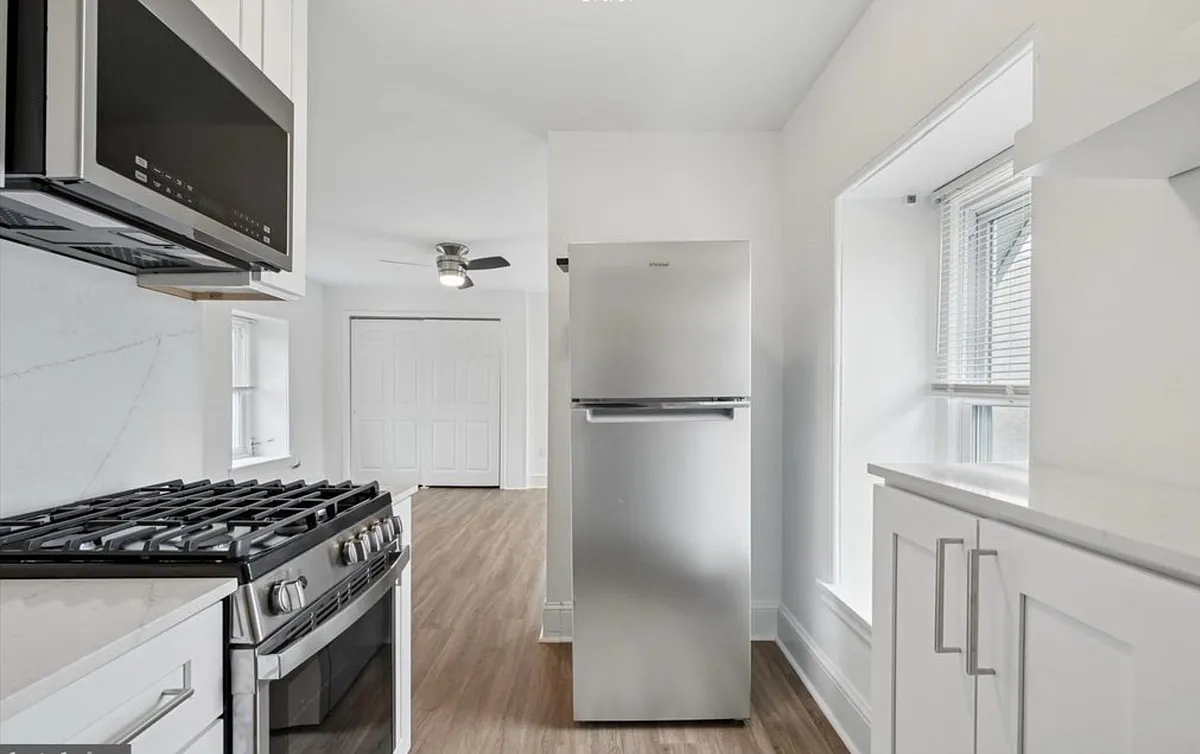 Building Photo - 401 Lyceum Ave #1F