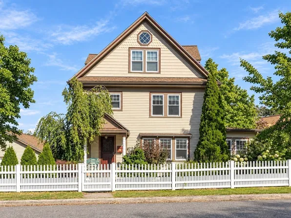 25 Green St, Marblehead, MA 01945