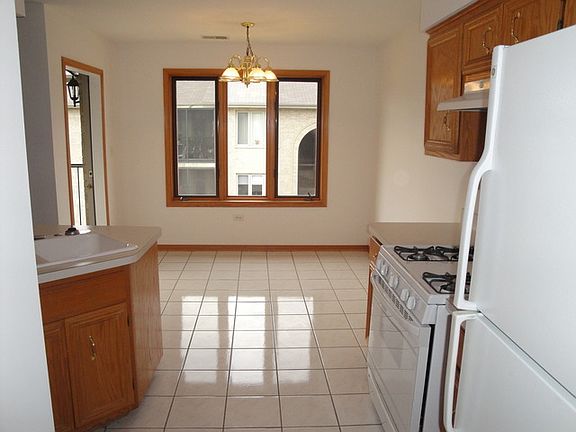 4th image of 13934 S Lavergne Ave APT 810
