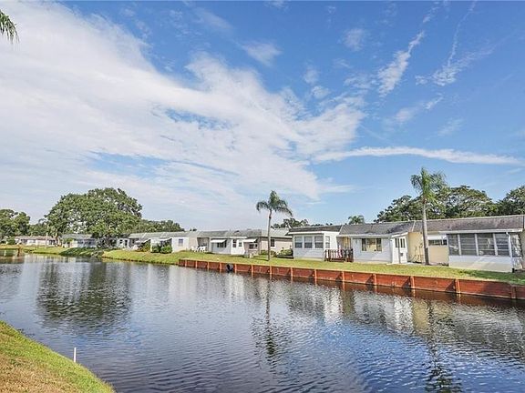 4th image of 125 Sky Loch Dr W
