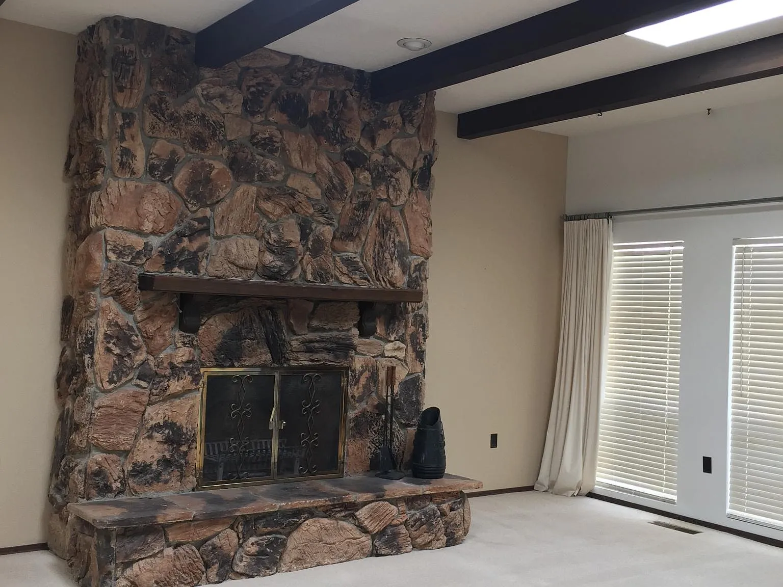 2 bed, 1900 sqft, $2,200 — Photo 3