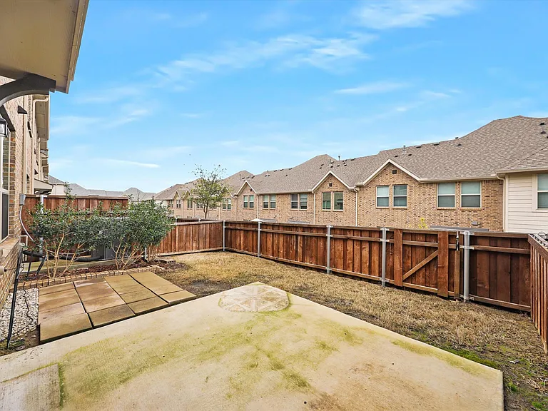 2729 Splendor Dr — Photo 26