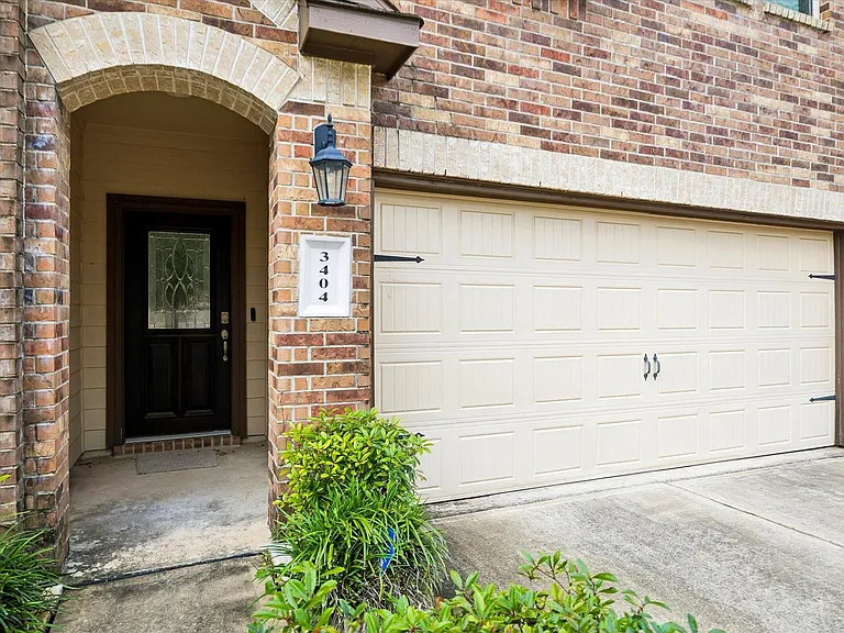 3404 Orchard Bridge Ln — Photo 2