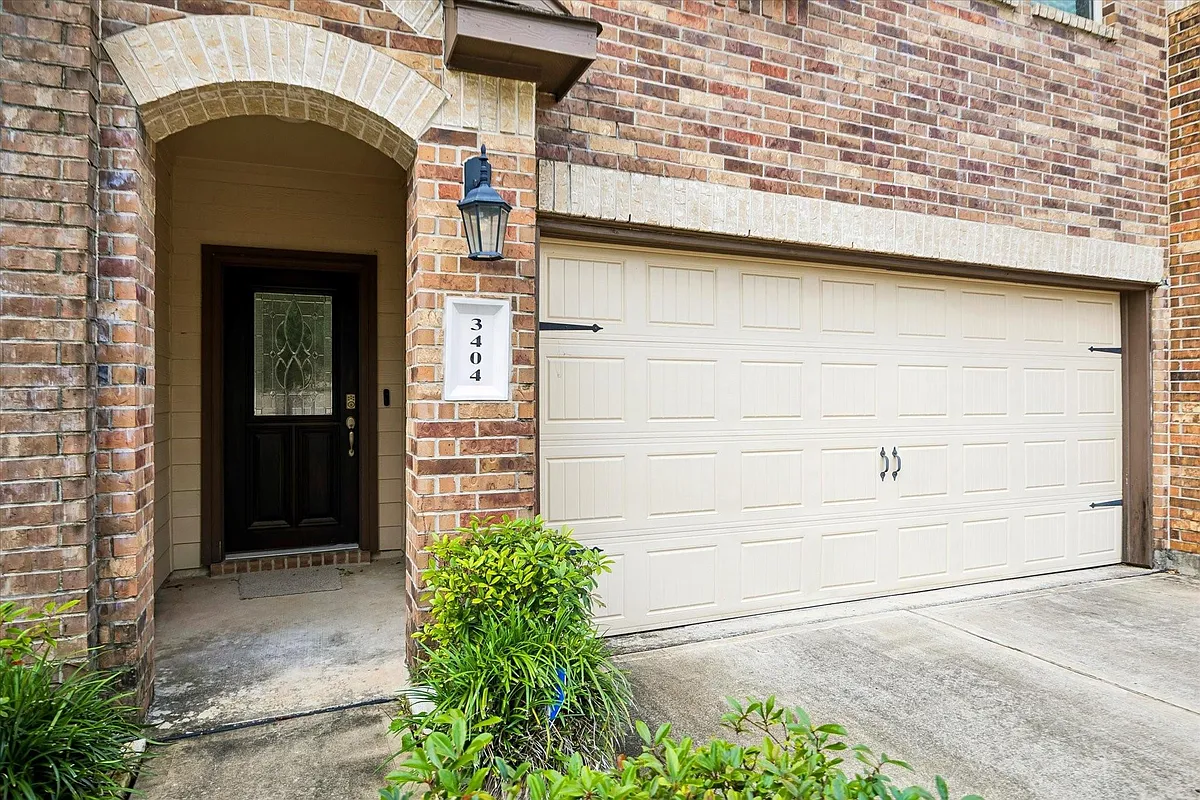 Photo 2 of 24 - 3404 Orchard Bridge Ln - Rosenberg, TX Building Photo - 3404 Orchard Bridge Ln