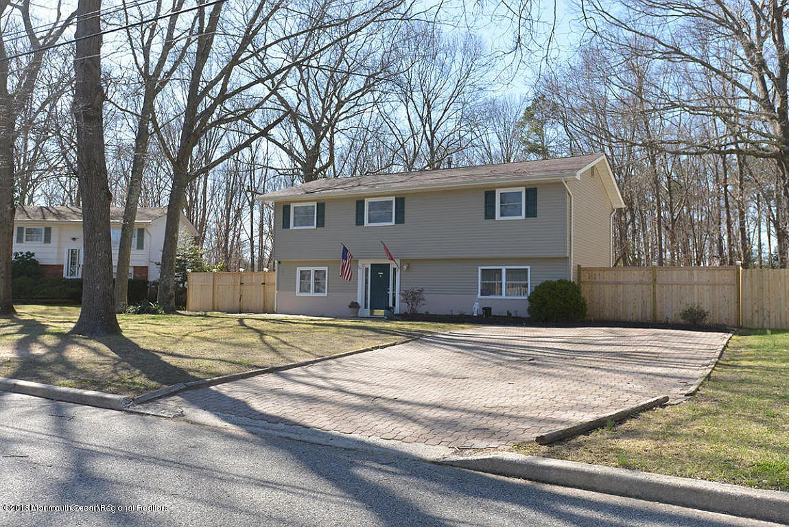 850 Cody Rd photo 1