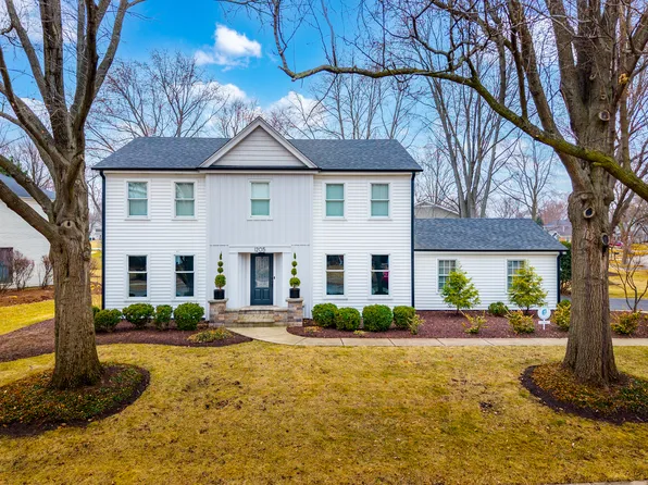 1205 Briergate Dr, Naperville, IL 60563