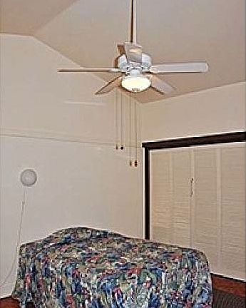 Interior (queen bed)