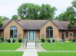 1406 Laverne Ln, Cedar Falls, IA 50613