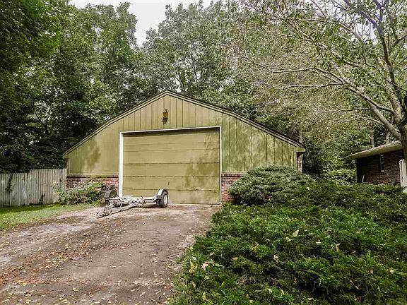 3rd image of 1318 Glen Forest Dr