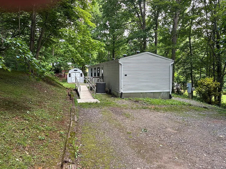 138 Anna Rd — Photo 10