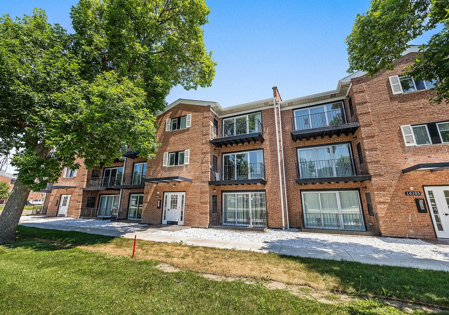 2 bed, 900 sqft, $2,395 — Photo 1