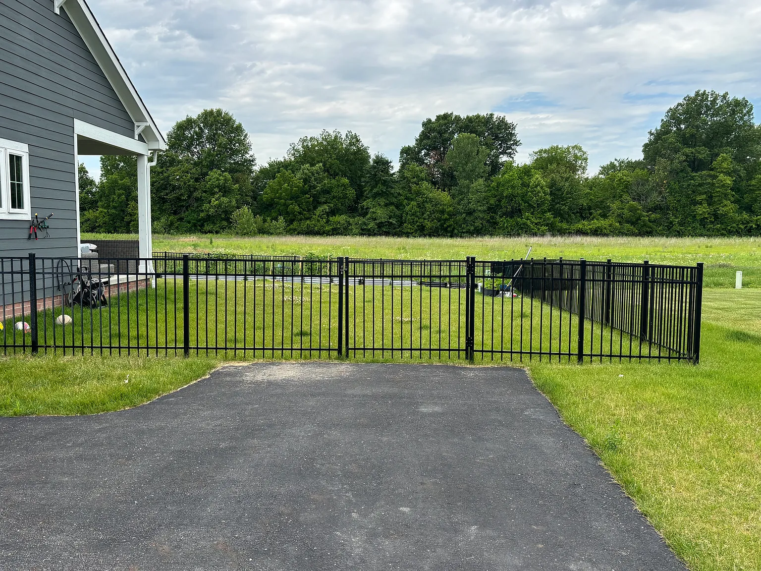6 bed, 4200 sqft, $4,400 — Photo 2