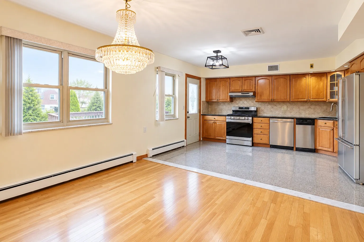 3 bed, 1500 sqft, $3,500 — Photo 2