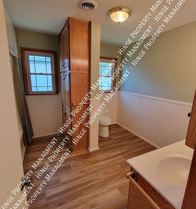 1st image of 3706 Fleetwood Dr