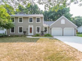 3021 E River Dr, Green Bay, WI 54301