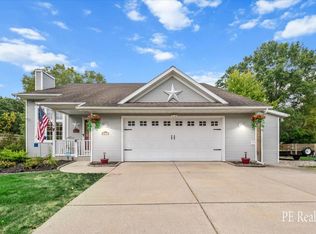 2931 Crownview Ct NE, Grand Rapids, MI 49525