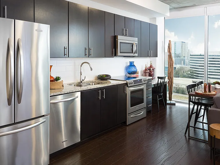 SkyHouse River Oaks Apartments — Photo 30