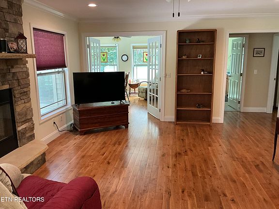 5th image of 104 Bottom Dr