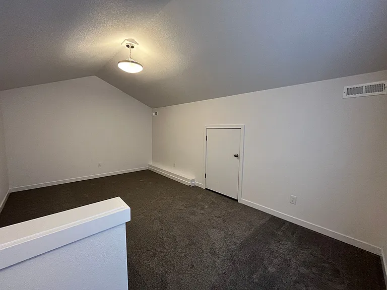 1550 E. 3rd St. — Photo 10
