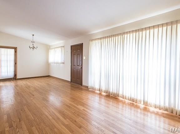3rd image of 23 Country Squire Ln