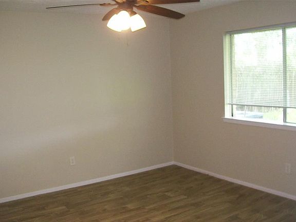 5th image of 14014 Towne Way Dr
