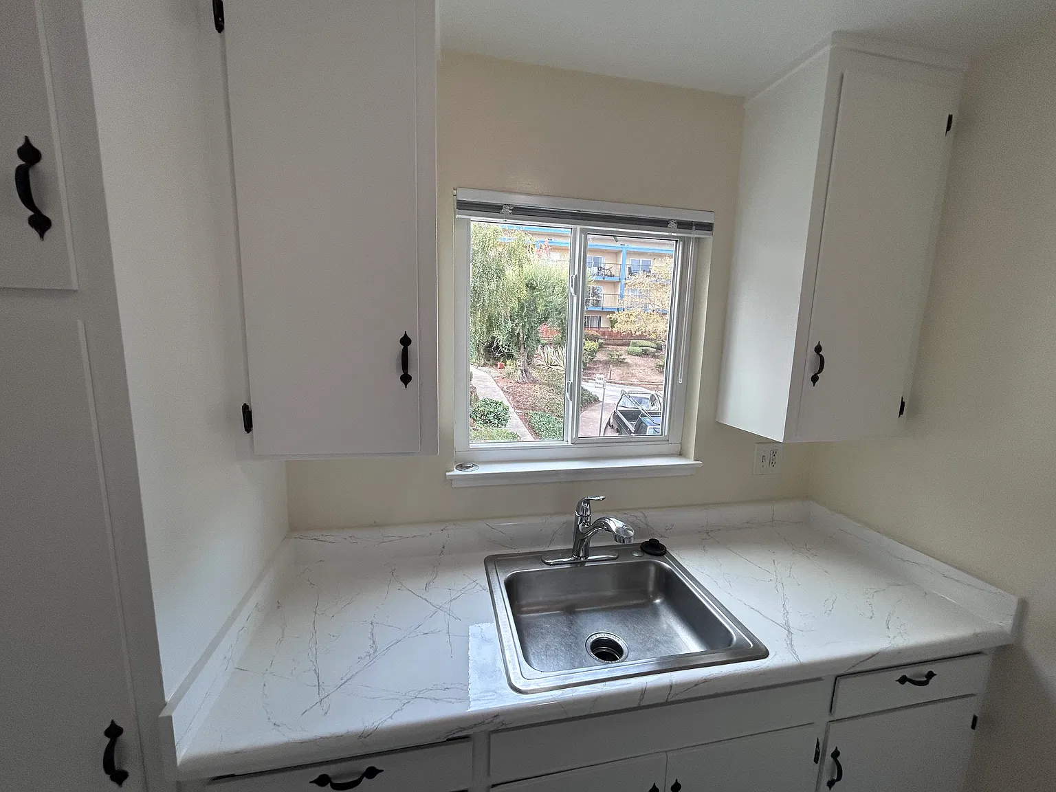 2 bed, 900 sqft, $3,195 — Photo 4
