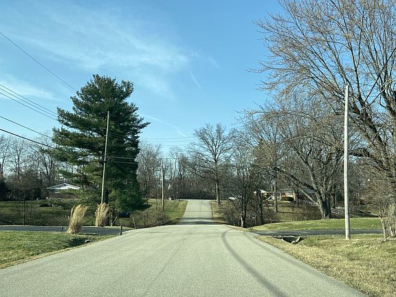 4th image of 1376 Berkshire Dr
