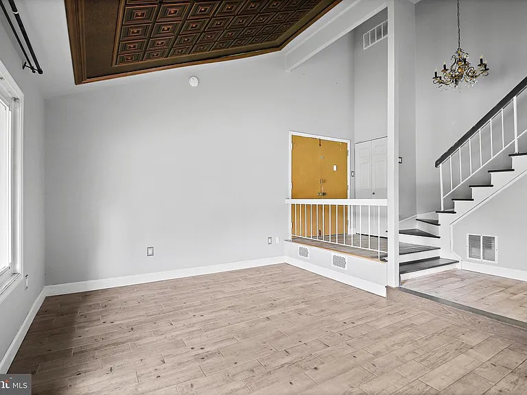 511 Avondale Dr — Photo 14