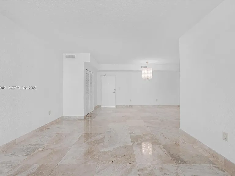 7501 E Treasure Dr #7M — Photo 13