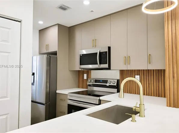 7985 NW 8th St APT 109A, Miami, FL 33126