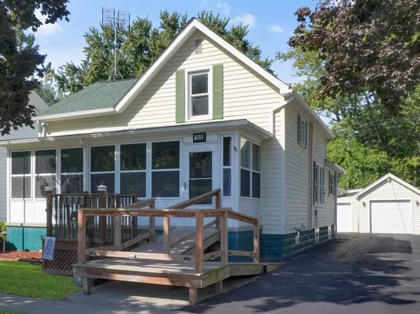 112 S 10th St, Saint Clair, MI 48079