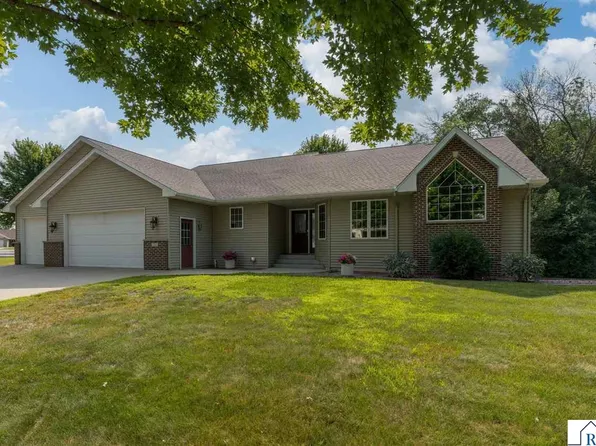 201 Cranberry Ct, Eagle Lake, MN 56024