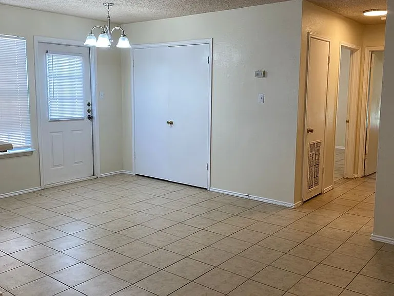 815 W Olmos Dr — Photo 4