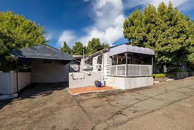 6985 Wisconsin Ave — Photo 17