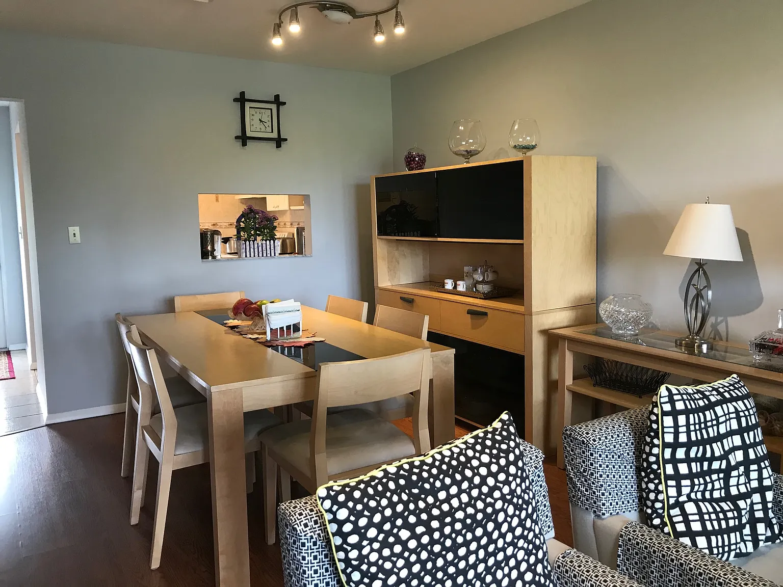2 bed, 930 sqft, $1,600 — Photo 4