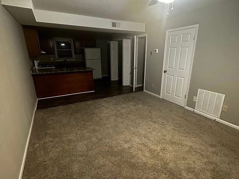 Cedar Hill Apartments — Photo 9