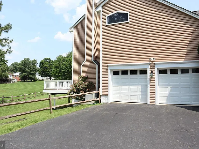 17105 Thatcher Ct — Photo 36