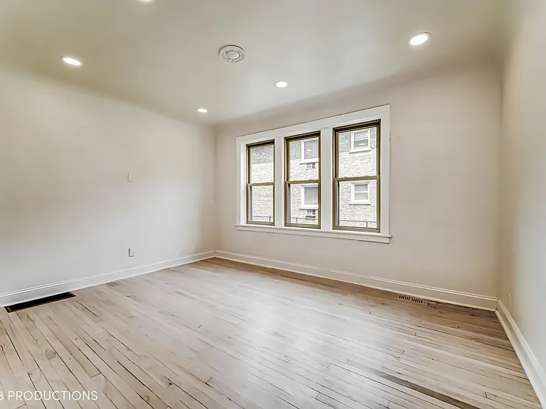 8524-28 S Oglesby Ave W — Photo 13