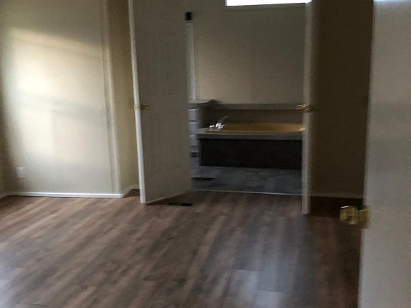 3rd image of 147 Leaning Oaks Cir