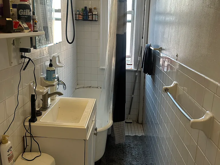 200 Waverly Pl #23 — Photo 8